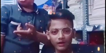 Bidi pk Nukkad Pe Wait Tera Kiya Re😍